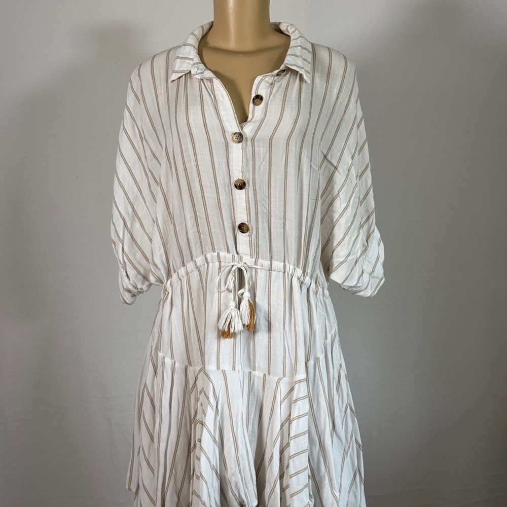 Aakaa Cream and Tan Patterned Blouse